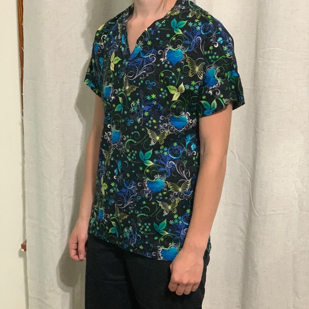 Patterned HQ Scrub top